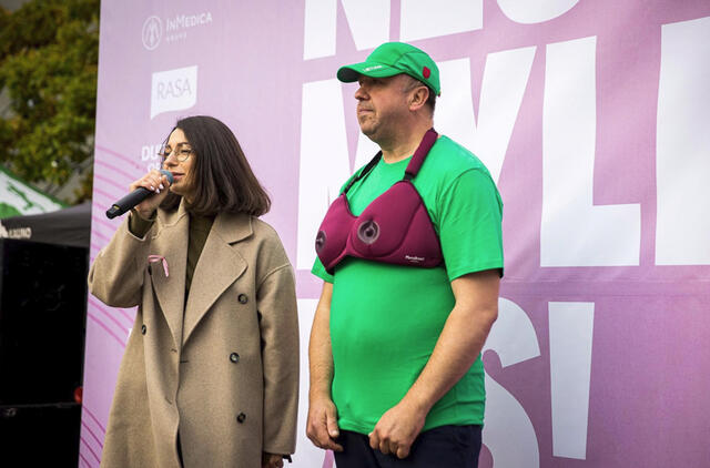 LSMU Kauno klinikų gydytoja onkologė-chemoterapeutė Lina Pužauskienė ragina moteris krūtis pasitikrinti laiku_PINK RUN su BENU nuotr.