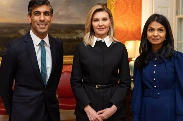 Papuošė eglutę Dauningo gatvėje