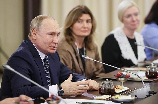Putinas prisišnekėjo, atskleisdamas savo pagrindinę karinę paslaptį