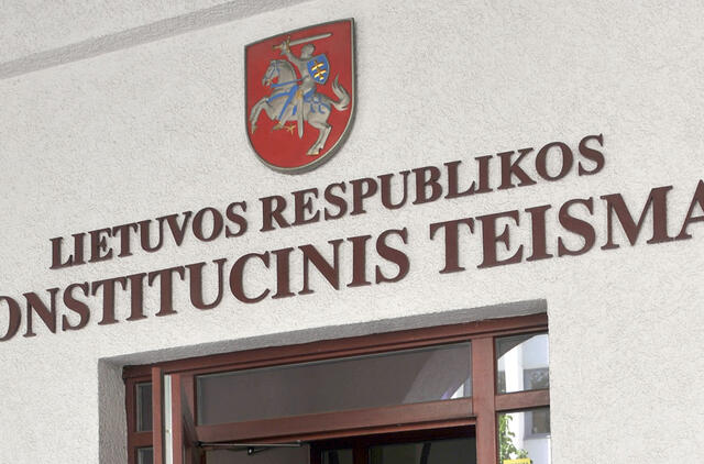 Pusšimtis Seimo narių bando gelbėti „čekiukų“ bylose įklimpusius politikus – kreipėsi į KT