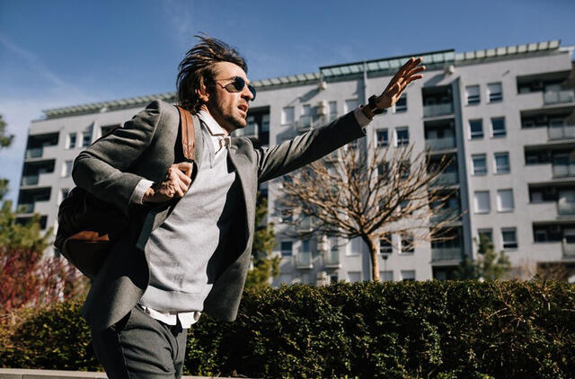 vėluoja