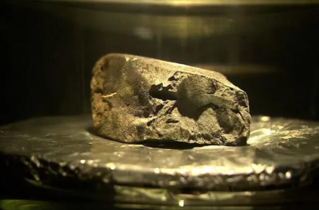 Anglijoje nukritęs meteoritas gali patvirtinti nežemiškos vandens kilmės teoriją