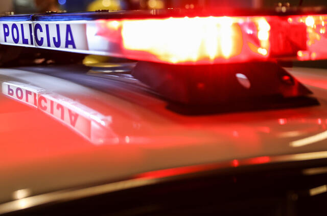 Kalvarijoje apvirto į tvenkinį įkrito mašina su neteisėtais migrantais, žuvo vairuotojas