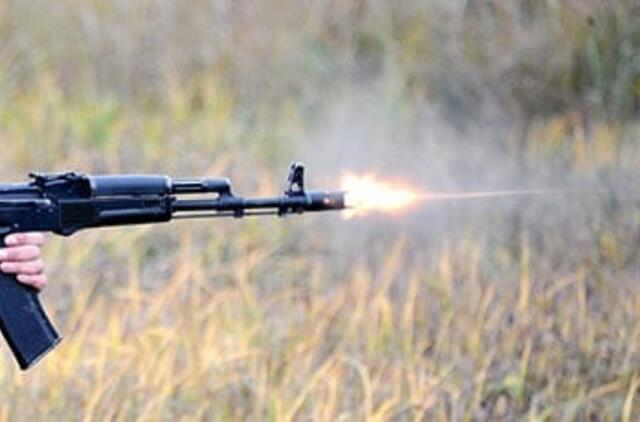 Rusų okupantas iš automatinio šautuvo sušaudė savo kovos draugus