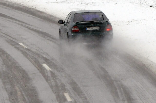 Rytų Lietuvoje keliuose yra slidžių ruožų – kelininkai