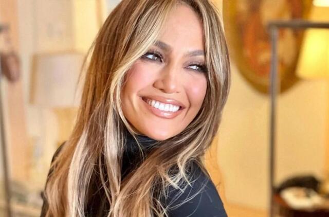 Jennifer Lopez su nėriniuotu apatiniu trikotažu išvedė gerbėjus iš proto