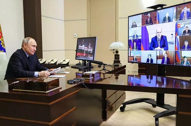 Putinas pagaliau pripažino sankcijų poveikį