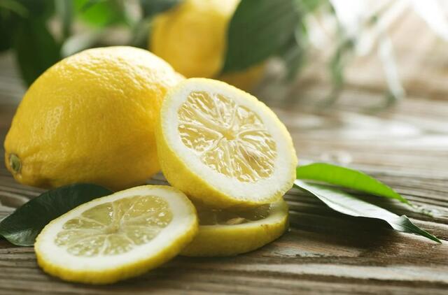 Kas atsitinka, jei ryte geriate vandenį su citrina