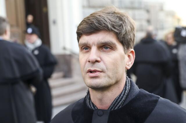 Advokatų garbės teismas tęs drausmės bylą advokatui Vėgėlei