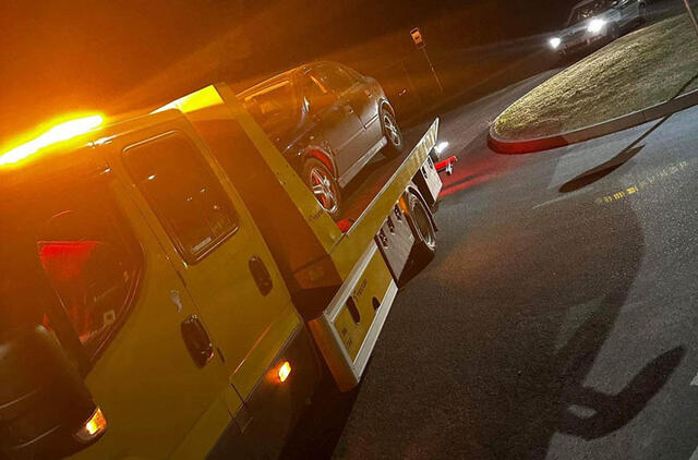 PATIKO. Per praėjusią savaitę girto salantiškio vairuotas „Opel Astra“ du kartus atsidūrė policijos saugomų transporto priemonių stovėjimo aikštelėje.  „Facebook“ grupės „Reidas TV“ nuotr.