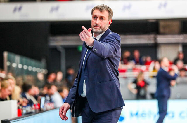 MINTYS DĖL ATEITIES. „Neptūno“ vyr. treneris Mindaugas Brazys apie savo ateitį „Neptūne“ kalbėjo taip: „Konkrečiai su klubo vadovais nieko nekalbėjome. Bendrai esame užsiminę, kažkokias gaires susidėlioję. Mano noras būtų likti, o dėl klubo noro, manau, sužinosime greitu metu.“ BC „Neptūnas“ nuotr.