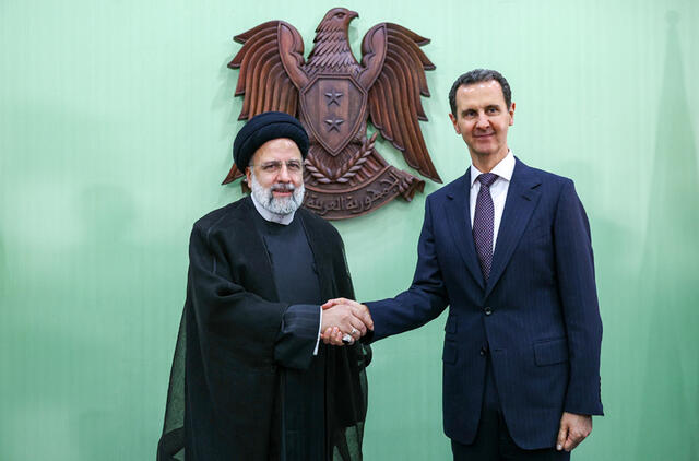 Irano prezidentas Ebrahimis Raisis gyrė Sirijos diktatorių Basharą al Assadą pasiekus „pergalę“ 12 metų trunkančiame pilietiniame kare. 