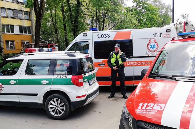 Klaipėdos pareigūnams per parą pranešta apie dviejų vyrų lavonus su žaizdomis