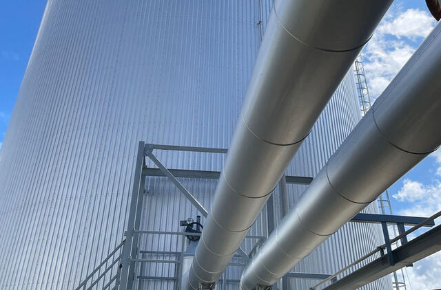 VAMZDŽIAI. Vienu vamzdžiu talpa bus pripildoma iki 92°C laipsnių karštumo termofikacinio vandens, o kitu vamzdžiu, esant poreikiui, jis ištekės į miesto šilumos tinklus.