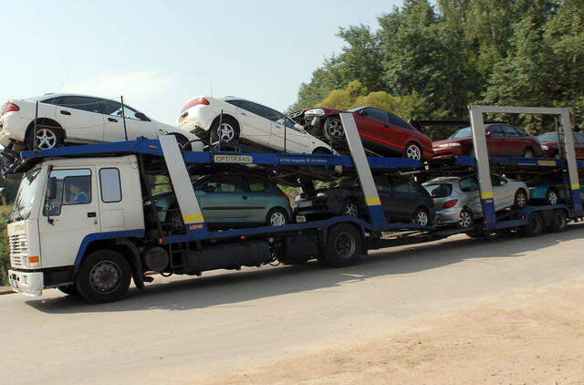 Brangstant automobilio išlaikymui lietuviai vis dažniau perka naudotas transporto priemones