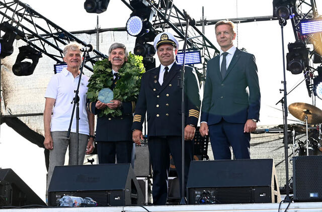 Metų jūrininko Sergejaus Paivino apdovanojimo ceremonijos akimirka