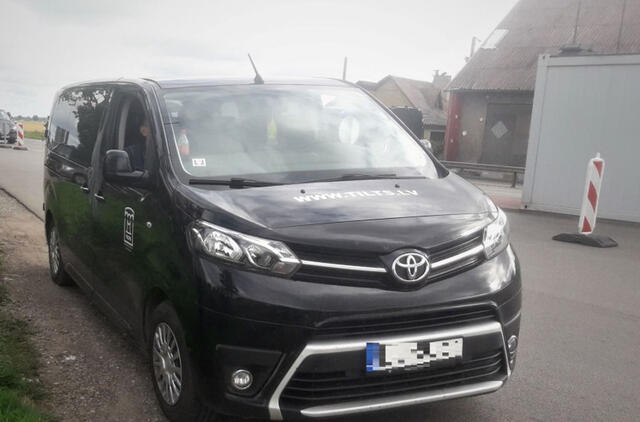 Latvijos gyventojas pasieniečiams pateikė, įtariama, suklastotą vairuotojo pažymėjimą