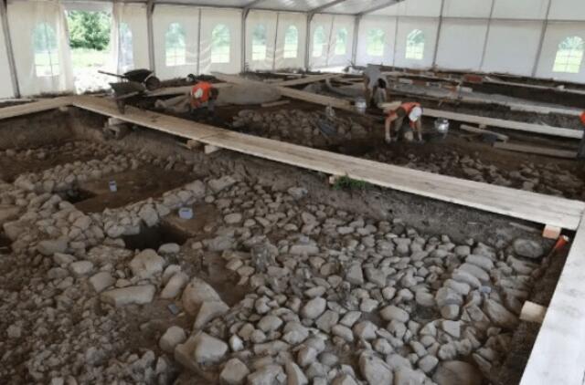 Šveicarijos paminklų ir archeologijos biuro archeologų komanda