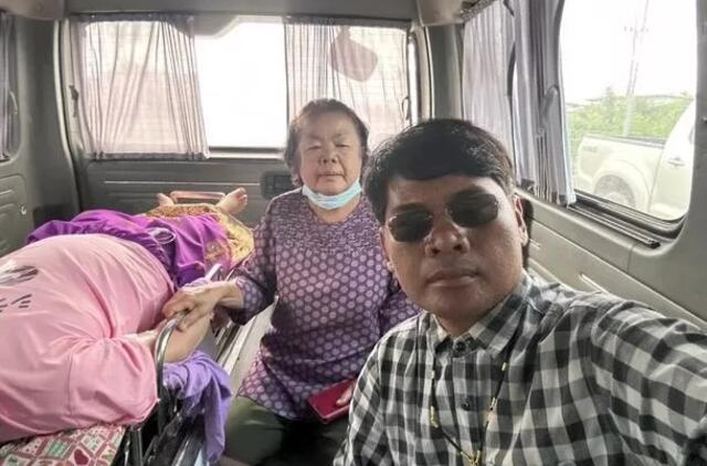 Moteris pabudo pakeliui į savo pačios laidotuves