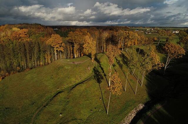 Gargždų miestui vardą davė kuršių pilis, 1253 m. dokumente užrašyta kaip Garisda ir stovėjusi ant šio piliakalnio. Sauliaus GUDO nuotr.