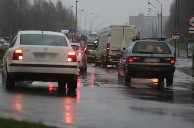 SPŪSTYS. Vairuotojai jau pastebėjo, kad rugsėjo pradžioje eismo intensyvumas Klaipėdos gatvėse padidėjo. Redakcijos archyvo nuotr.