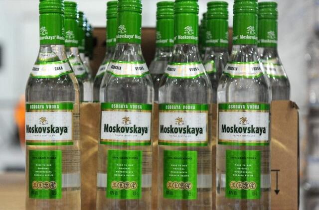 latviai piktinasi alkoholio reklamomis