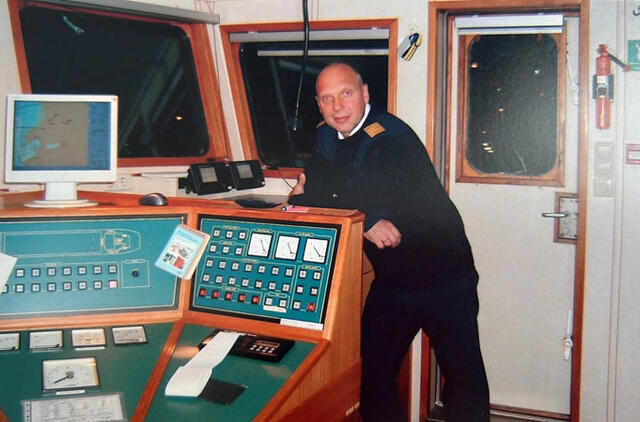 KAPITONAS. 2024-aisiais sukaks 20 metų, kai Gintautas Libikas tapo kapitonu. Per 32 darbo jūroje metus žmones jūroje gelbėti jam teko pirmą kartą. „Neduok Dieve“, - sako jis. Asmeninio archyvo nuotr.