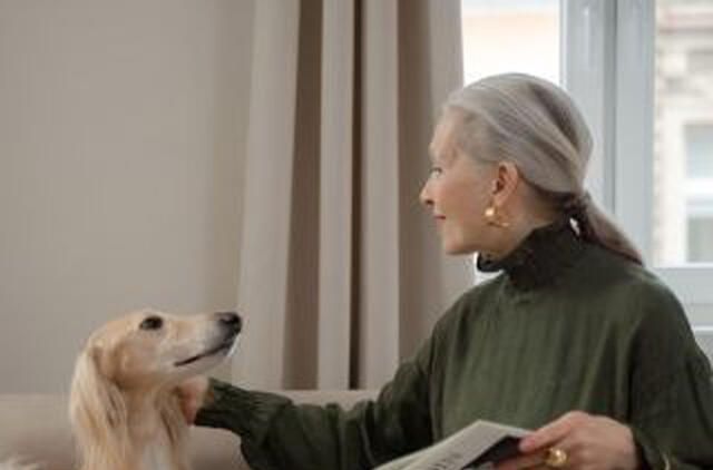 Šuns turėjimas gali padėti išvengti demencijos vyresnio amžiaus žmonėms