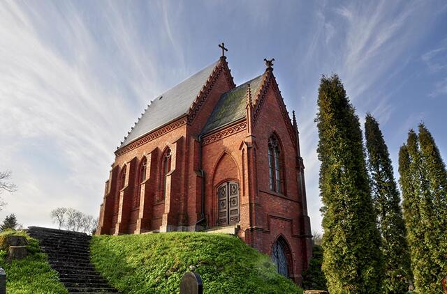 Taip atrodė neogotikinė grafų Tiškevičių koplyčia-mauzoliejus prieš restauravimą. Tada, kai buvo išaiškinta Lietuvą sukausčiusi amžiaus paslaptis. Jolantos KLIETKUTĖS nuotr.