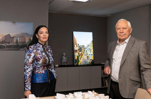 SAVININKAI. „Memelio miesto“ savininkai Inga Gusiatina su tėčiu Martinu Gusiatinu. Dariaus Damulio nuotr.