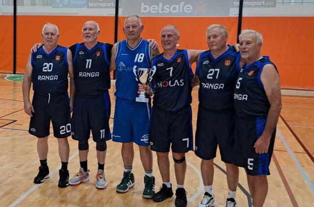 NUGALĖTOJAI. Klaipėdiečių komanda: Stanislovas Jurevičius, Viktoras Jasinskas, Vytenis Urba, Algirdas Lingė, Zenonas Bružė ir Liudvikas Mileška. Asmeninio archyvo nuotr.