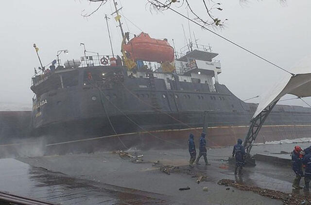 Iš Odesos išplaukęs laivas prie Turkijos perlūžo į dvi dalis