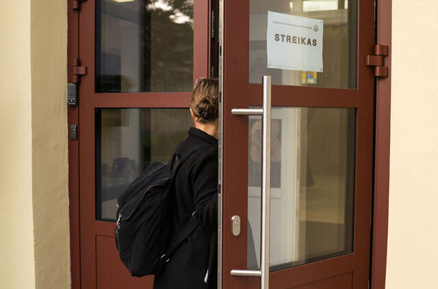 TUŠČIA. Iki streiko pabaigos dalis mokinių į mokyklą eis lengvesnėmis kuprinėmis. Vitos JUREVIČIENĖS nuotr.