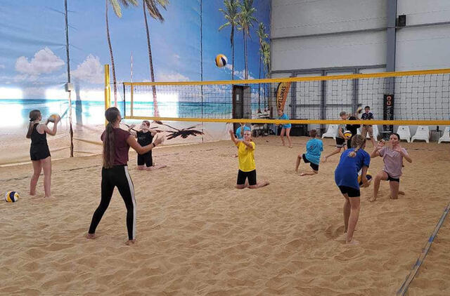 VIETA. Artėjantį savaitgalį Klaipėdos pliažo tinklinio klubo (KBC) įrengtame smėlio aikštyne virs veiksmas - kausis jaunosios tinklinio žvaigždutės iš Lietuvos, Latvijos ir Estijos. KBC nuotr.