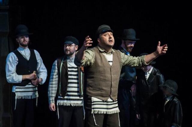 Miuziklas „Smuikininkas ant stogo“. Olesios Kasabovos nuotr.