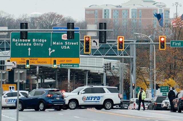 Prie Niagaros krioklių sprogus automobiliui buvo uždaryta JAV ir Kanados sienos perėja, žuvo 2 žmonės\