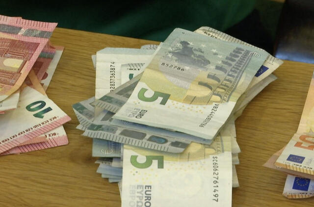 Vieniems siūlo padidinti pensiją 300 eurų, kitiems – ne: diskriminacija ar bandymas įsiteikti?
