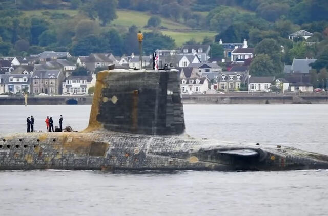 Sugedęs gylio daviklis galėjo paskandinti vieną iš 4 britų turimų „Vanguard“ tipo povandeninių laivų. Youtube stop-kadras.