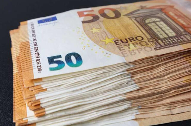 Sukčiai iš moters išviliojo beveik 10 tūkst. eurų