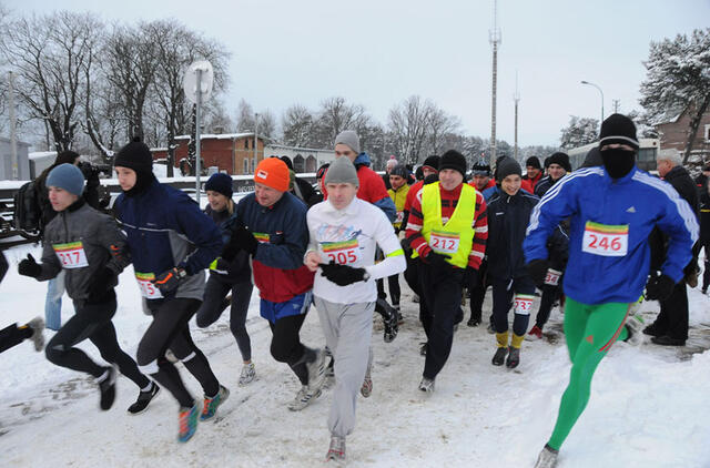 TRADICIJA. Sausio 13-osios įvykiams atminti skirtas sporto renginys vyks 23-iąjį kartą. Paskutiniais metais šis bėgimas organizuojamas išvakarėse - sausio 12 dienos vakarą. Redakcijos archyvo nuotr.