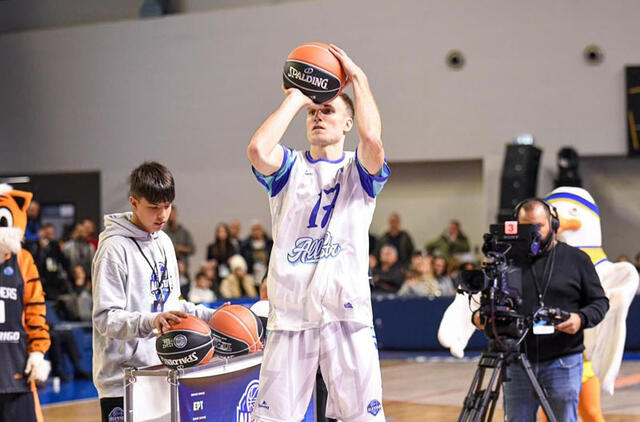 PASIŽYMĖJO. Laurynas Beliauskas garsina mūsų miesto vardą Graikijoje. „Twitter“ nuotr.