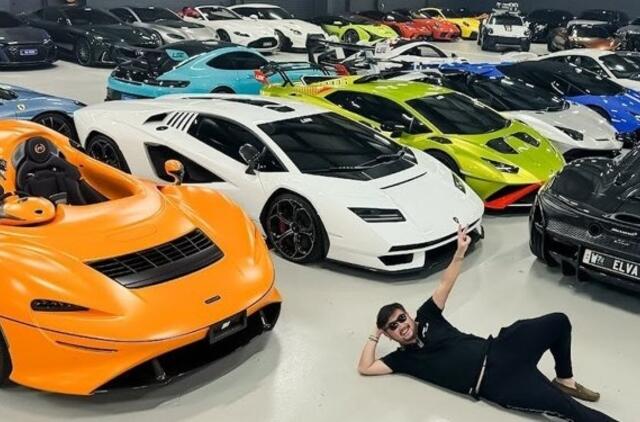 Kolekciją sudaro apie 120 automobilių