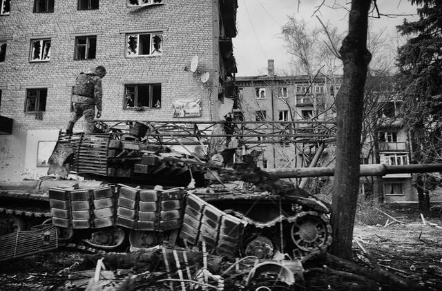 Nepaisant skambių kalbų ES ir JAV, realiais darbais padėti Ukrainai vis dar delsiama