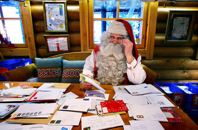 NORAI. Kalėdų Senelis šiemet gavo labai daug jūrinės bendruomenės prašymų. Matydamas, kad gali jų išpildyti tik pusę, nusprendė nė vienam dovanų neduoti. Ką padarysi, norai buvo per dideli.