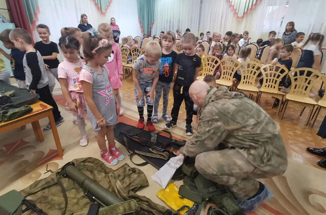 Rusijos mokykloje vaikams leista gaminti artilerijos sviedinių dalis