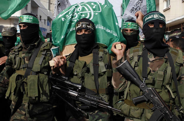 NYT: Izraelis „apginklavo“ „Hamas“