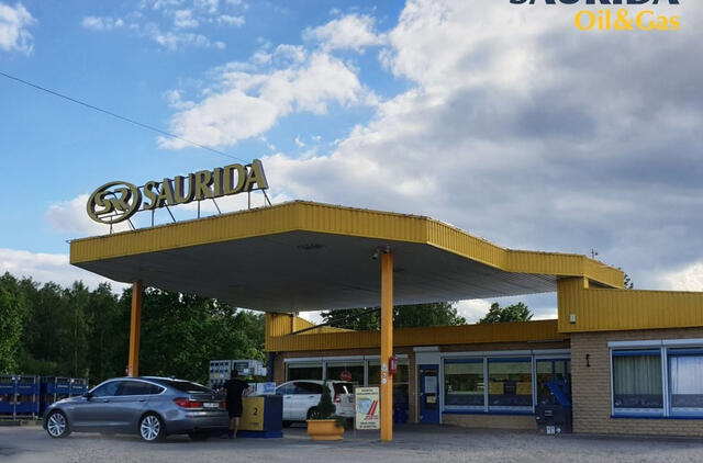 Degalinių tinklas „Saurida“ savo klientus informuoja, kas yra rekordinių akcizų autoriai, ir netgi kviečia susipažinti, kaip balsavo Seimo nariai