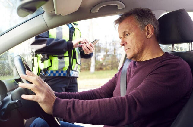 Anglijoje neblaivus vairavęs vyras pats sau išsikvietė policiją 