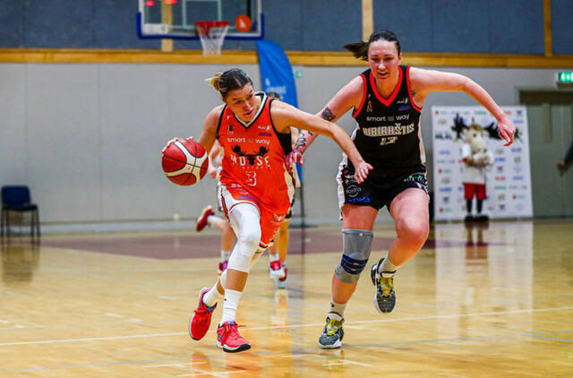 ŠAUNUOLĖS. LCC merginos dar kartą įrodė, kad šį sezoną siekia tik aukščiausių tikslų - Klaipėdoje vėl buvo nugalėtos Lietuvos čempionės Vilniaus „Kibirkšties“ merginos. LCC nuotr.