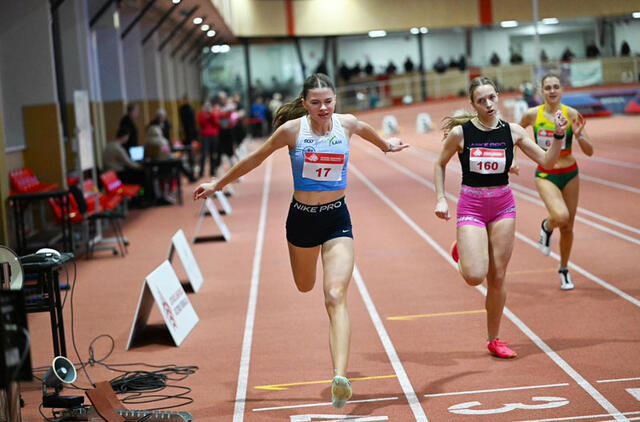 VARŽYBŲ AKIMIRKOS. Klaipėdos lengvosios atletikos mokyklos auklėtiniai Lietuvos jaunių lengvosios atletikos čempionate žibėjo visu ryškumu - dominavo įvairiose rungtyse ir kopė ant prizininkų pakylos laiptelio. Dariaus KIBIRKŠČIO nuotr.